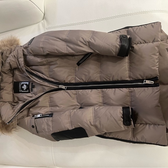 Down jacket with real fur - Picture 6 of 8
